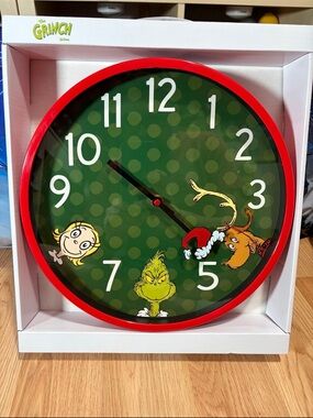 Dr Seuss The Grinch Cindy Lou and Max Christmas Wall Clock New in Box
